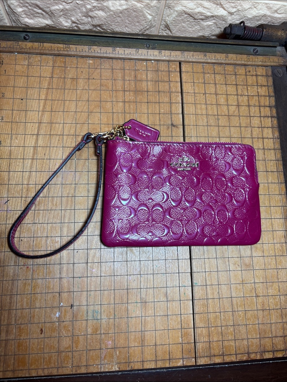 Coach Patent Debossed Signature C Wristlet Corner Zip w Gold Tone Hot Pink - Picture 4 of 17